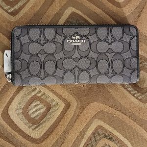 NWOT Coach wallet
